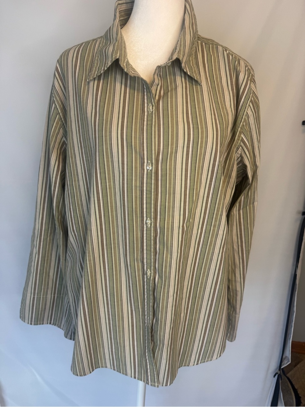 Christopher & Banks size XL green/tan striped button up blouse w slit open cuff